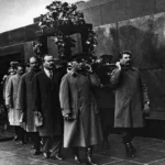 LENİN’İN CENAZE MERASİMİ; STALİN-TROÇKİ’YE KARŞI